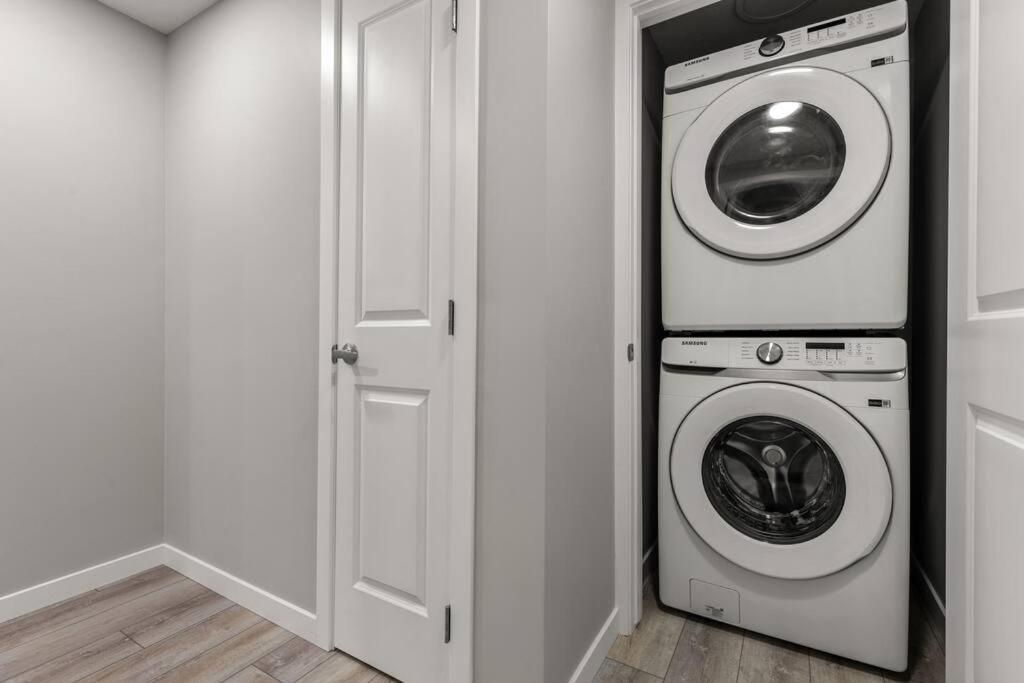 Brand New Luxury Walk-Out Suite - Calgary Extérieur photo